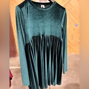 Emerald Green Velour Pleated Dress. Size 10, Tall. Excellent condition